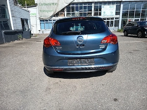 Opel Astra J 1.4 Benzină 2015 - imagine 3