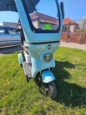 Scuter electric cu 3 roti