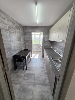 Inchiriez apartament de 3 camere