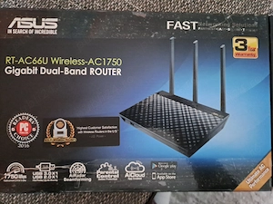Vând router nou Asus