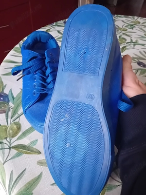 Adidasi Adidas ca noi