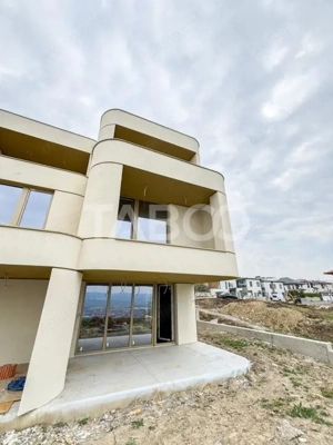 Casa premium tip duplex cu priveliste la oras cartier Voronet Iris