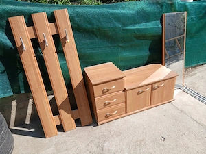 Mobilier hol format din cuier, comoda-pantofar, si oglindă