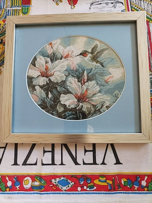Flori și colibri.