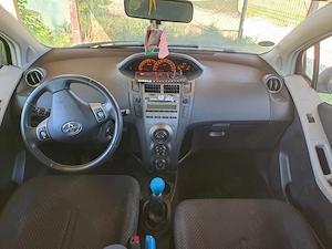Vând toyota yaris 2009