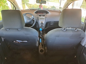 Vând toyota yaris 2009