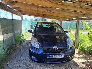 Vând toyota yaris 2009