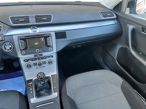 Volkswagen Passat SW 2.0 Diesel 140 CP An 2014 - imagine 14