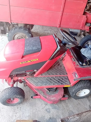 vand  tractoras gazon 