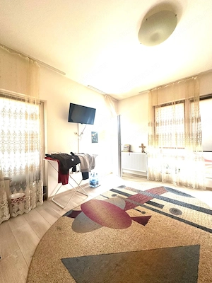 Apartament 2 camere, parter, balcon si curte imprejmuita .. in vatra satului