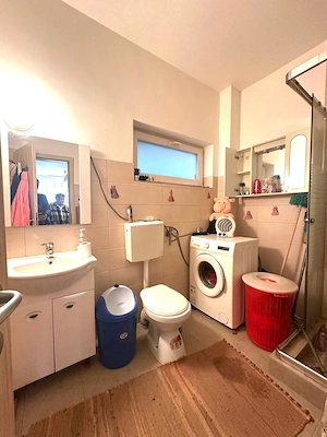 Apartament 2 camere, balcon si curte imprejmuita .. in vatra satului .. 86.500 euro - imagine 8