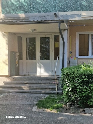 Apartament 4 camere, semidecomandat, nemobilat, langa Piata Centrala din Deva