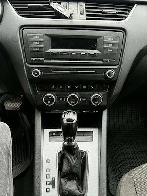 Skoda Octavia 1,6TDI DSG 2015 - imagine 4