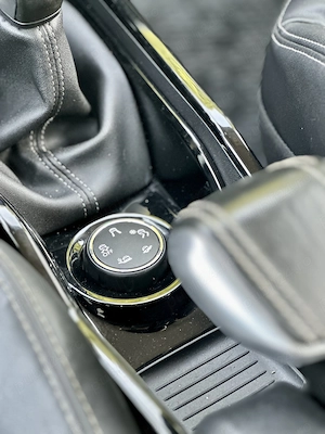 Peugeot 2 km   Moduri de condus   Park assist   Rate   Garantie - imagine 12