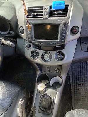Vând Toyota RAV4 2*2  - imagine 2