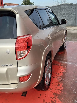 Vând Toyota RAV4 2*2 