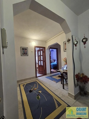Tomis Nord, Rovere, de vanzare 3 camere, decomandat, gaze - imagine 3