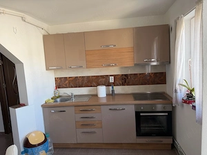 Apartament de inchiriat in regim hotelier situat in centrul orasului .