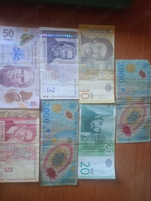 Vand diferite bacnote 