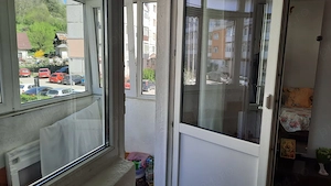 Apartament 3 camere, 2 balcoane decomandat, etajul 1 - imagine 8