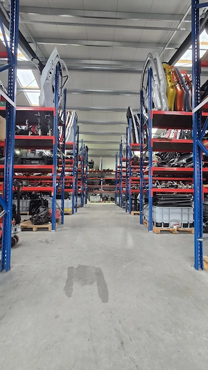 Vand stoc piese auto / lichidare / dezmembrari