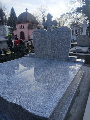 Vand 4 locuri de veci Cimintirul Ghencea (prima alee in fata)