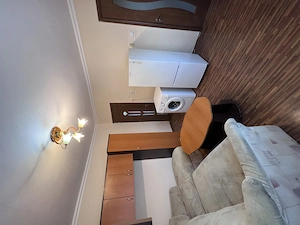 Inchiriez apartament cu 2 camere.