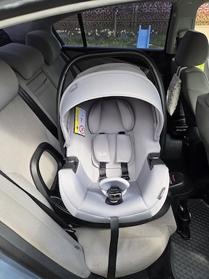 Vând scoică auto Chicco KORY Plus i-Size, împreună cu baza originală Chicco Full 360 i-Size. - imagine 3