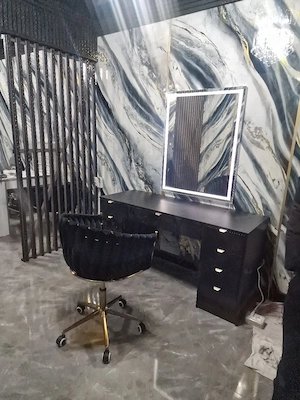 Inchiriez post coafor,unghii tehnice si mani pedi - imagine 3