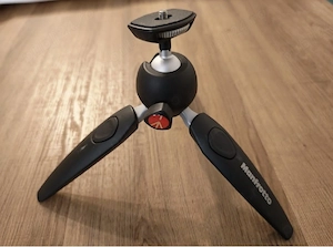 Vând trepied manfrotto  pixi evo