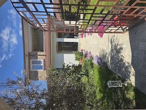 Vând vilă în zona movila