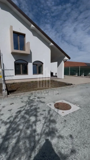 Casa rezidențială cu 7 camere, 3 băi, dressing, pivniță – Sura Mica - imagine 2