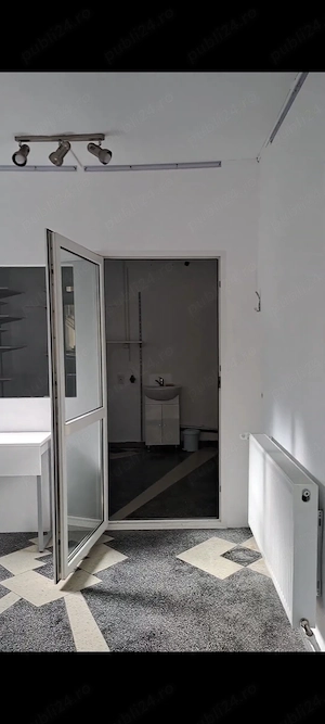Ofer pentru inchiriere spatiu comercial situat la parterul clădirii Delfin SRL Bistrita