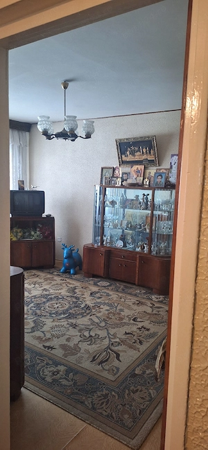 Vând apartament cu 3 camere - imagine 9