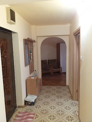 Proprietar, închiriez apartament cu 3 camere - imagine 2