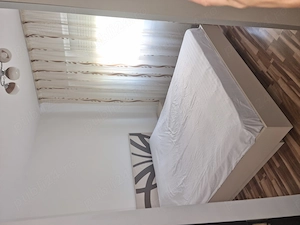 Închiriez apartament 