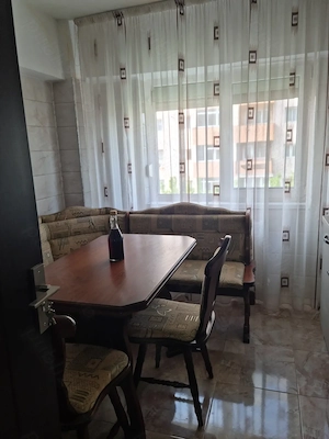 Închiriez apartament 