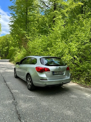 Opel Astra J 2011 - imagine 3