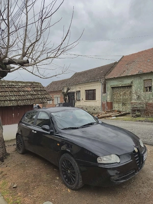 Vând Alfa Romeo 147