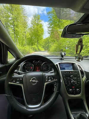 Opel Astra J 2011 - imagine 5