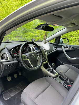 Opel Astra J 2011 - imagine 6