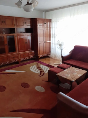 inchiriez apartament 2 camere,zona Iulius town