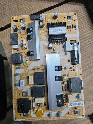 Dezmembrez tv Samsung ue50tu8072