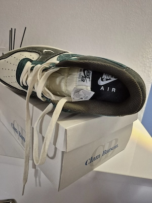 vand adidasi Nike