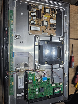 Dezmembrez tv Samsung ue32c4000