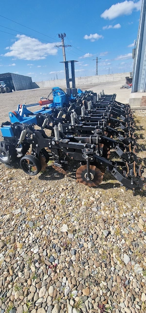 Strip Till   prelucrare teren in banda - imagine 5