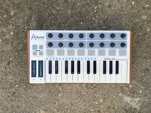 Arturia Minilab controler midi