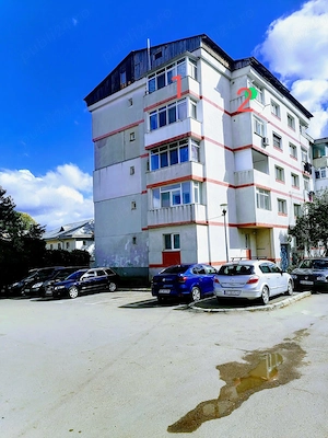 Vând apartament cu două camere decomandat etaj 4 
