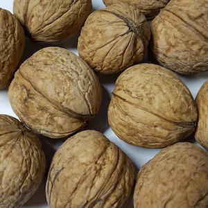 nuci întregi 100% bio românești
