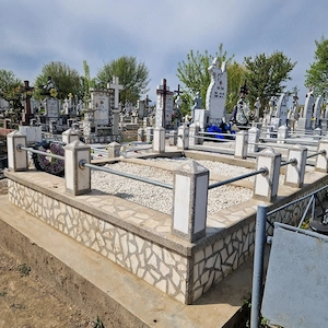 2 locuri de veci amenajate Cimitir Sf. Lazăr Galați   central, lângă alee